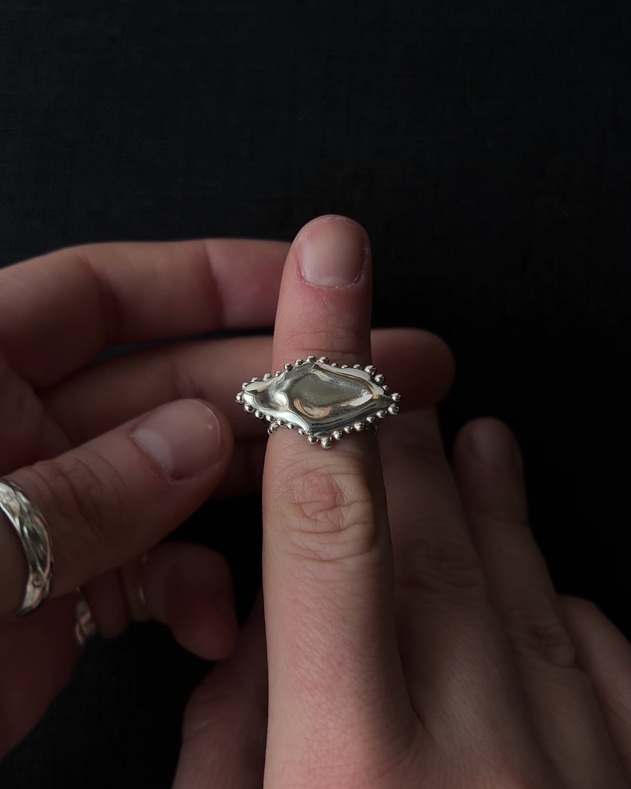 Navi Signet Ring 16 – Gin Fon Ask