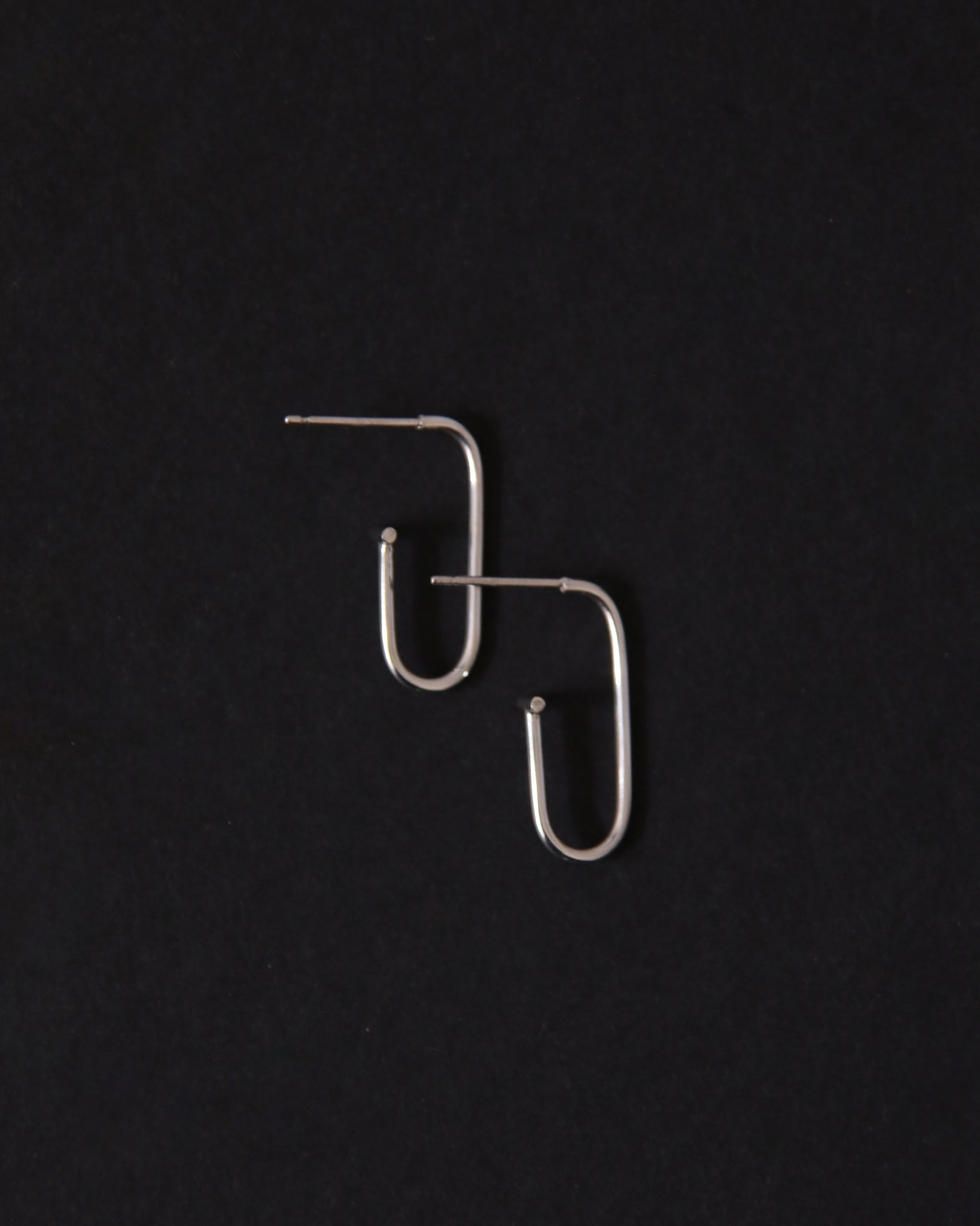 Eos ⌀1.5mm Elongated Hoop Earrings